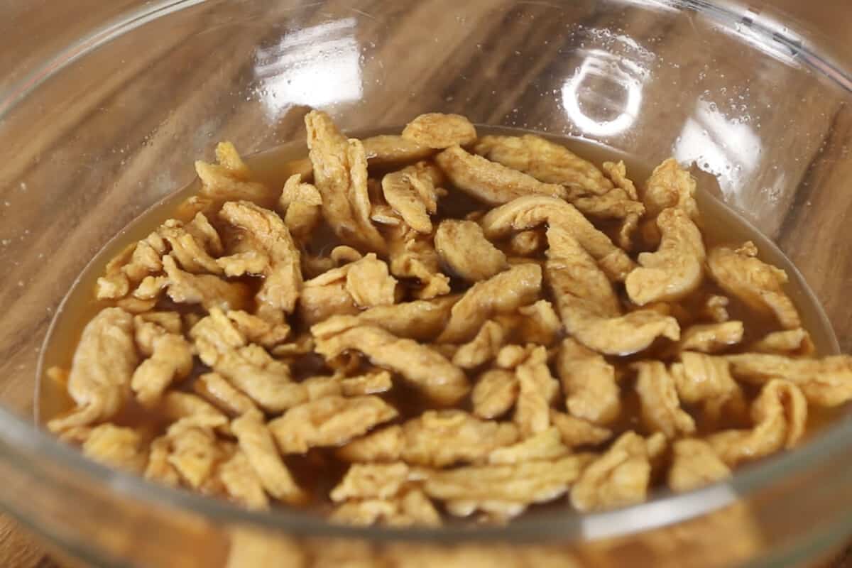 step by step - soaking soy curls in vegan beef broth