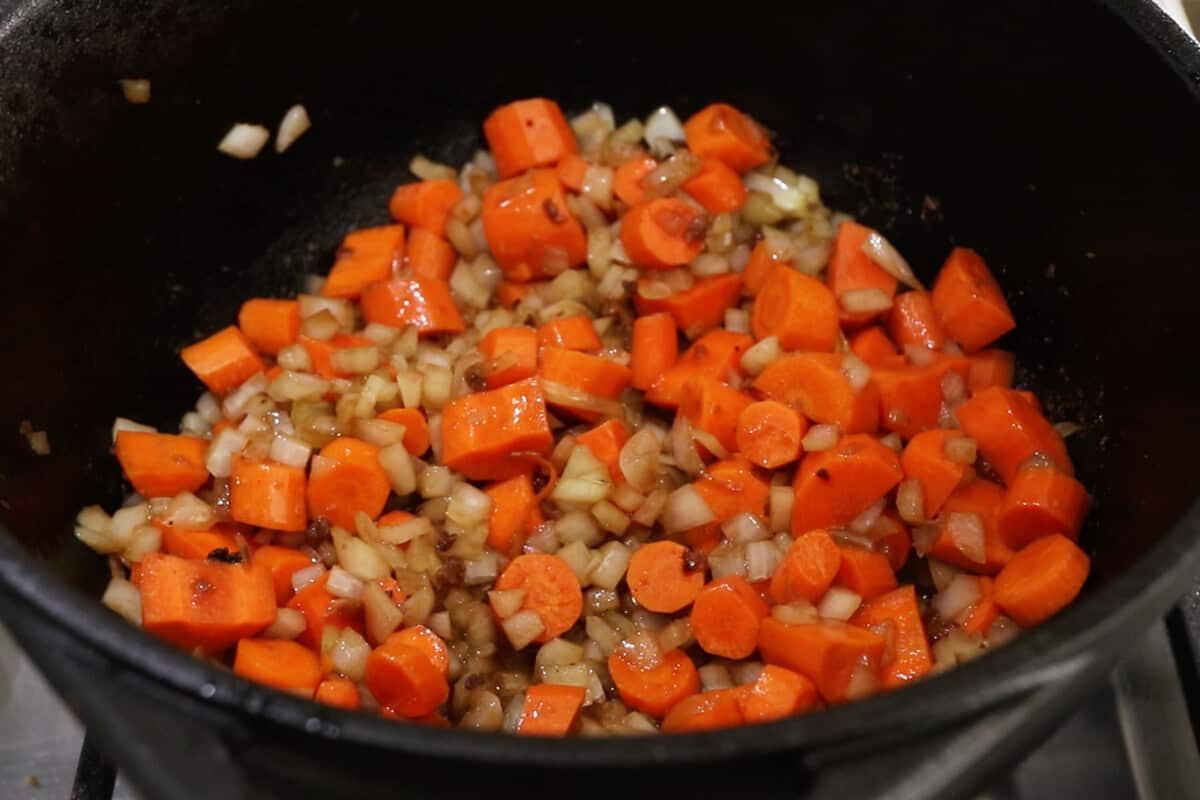 step by step - cooked onions with carrots